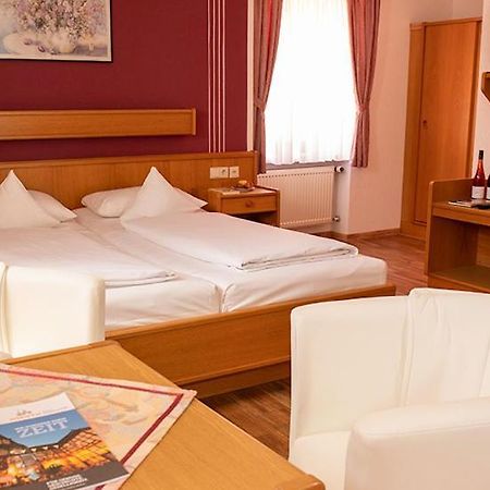 Hotel Garni Zum Hirschen 이포펜 외부 사진