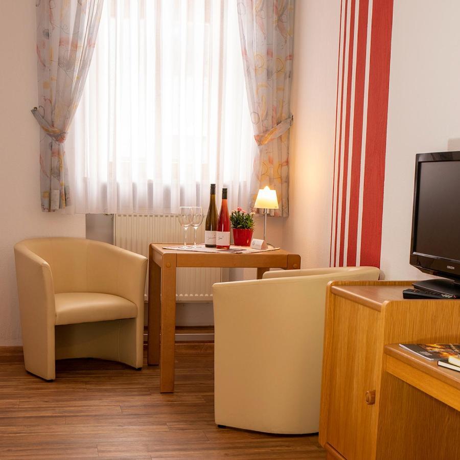 Hotel Garni Zum Hirschen 이포펜 외부 사진
